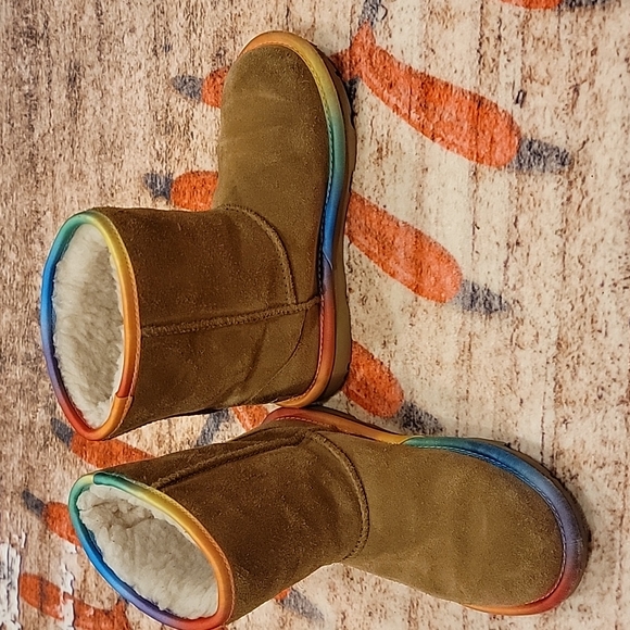 Girl Rainbow UGG boots - Picture 4 of 11